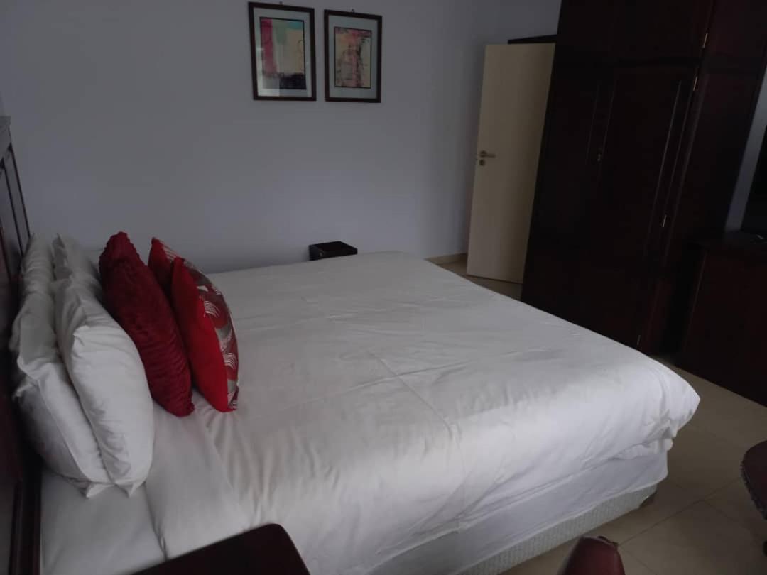 Crescent Lodge Ливингстон Экстерьер фото