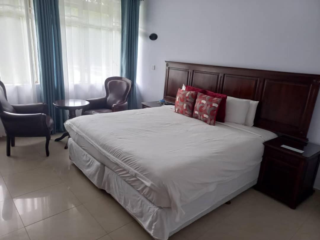Crescent Lodge Ливингстон Экстерьер фото